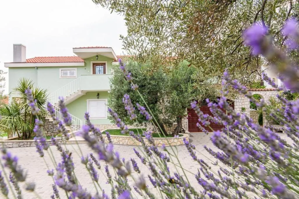 Apartments Dubravka Trogir 0*,