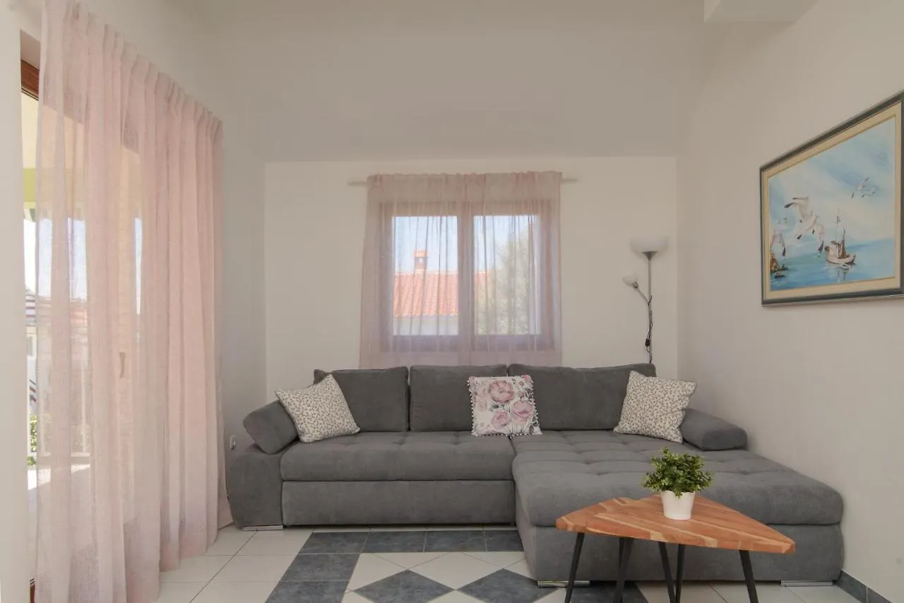 Apartments Dubravka Trogir 0*,  Kroatien