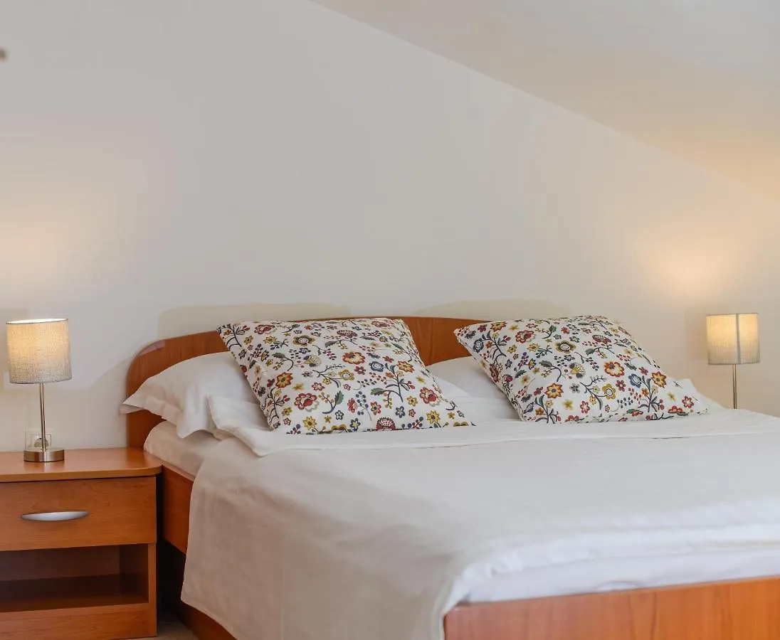 Apartments Dubravka Trogir 0*,